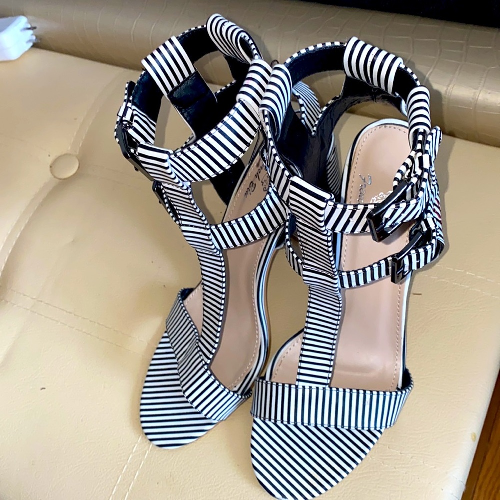 NEW B/W STRIPED Strap Sandal Block Heel Sandal